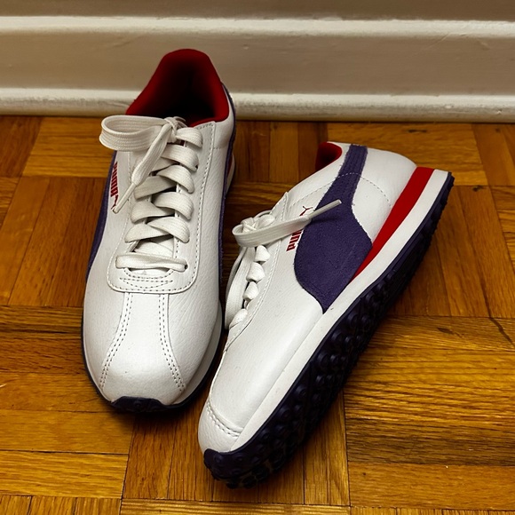 Puma shoes for girls - Picture 1 of 3